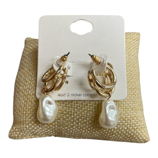 Freshwater Pearl Huggie Earrings